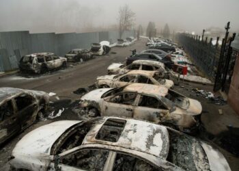 SEJUMLAH kenderaan hangus terbakar akibat rusuhan ganas oleh penunjuk perasaan di Almaty, Kazakhstan. - AFP