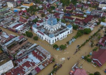 KEADAAN banjir yang melanda Lhoksukon, Aceh Utara, Indonesia. - AFP