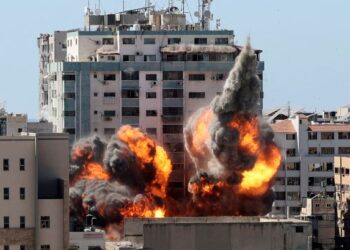 TENTERA Israel melancarkan serangan udara di Menara Jala di Gaza City, Palestin. - AFP