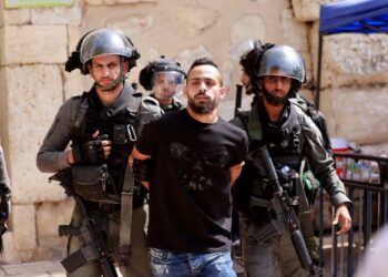 PASUKAN keselamatan Israel menahan seorang penduduk Palestin di pintu masuk perkarangan Masjid Al-Aqsa di Baitulmuqaddis. - AFP