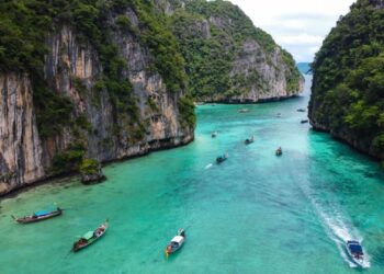 THAILAND merupakan antara negara Asia Tenggara yang mula membuka pintu sempadan kepada pelancong antarabangsa. - AFP