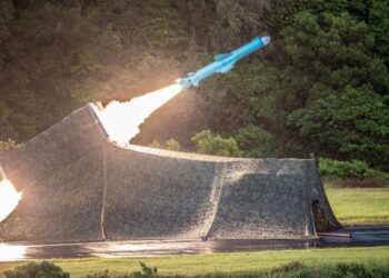 PELURU berpandu Hsiung Feng II dilancarkan ketika latihan ketenteraan di Taiwan pada Julai 2020. - AFP