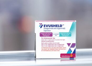 UBAT Evusheld yang dihasilkan oleh fasiliti AstraZeneca di Stockholm, Sweden bagi mencegah jangkitan Covid-19.-AFP