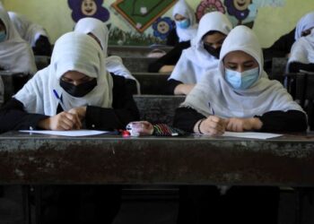 PELAJAR perempuan hanya diajar oleh guru wanita dan diletakkan berasingan dengan pelajar lelaki. - AFP