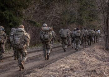 PASUKAN tentera Amerika Syarikat (AS) berada berhampiran kem ketenteraan di Arlamow, tenggara Poland yang berdekatan dengan sempadan Ukraine pada 3 Mac lalu. - AFP