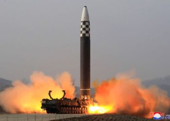 UJIAN peluru berpandu balistik antara benua yang dilakukan oleh Korea Utara pada 24 Mac lalu. - AFP