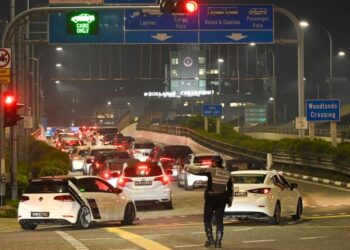 SUASANA ketika pintu sempadan Malaysia dan Singapura dibuka pada 1 April lalu. - AFP