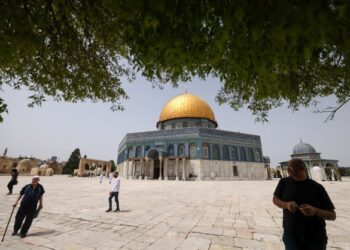 SEJAK Jumaat lalu, kesucian Masjid al-Aqsa dicemari dengan tindakan kekerasan pasukan keselamatan Israel. - AFP