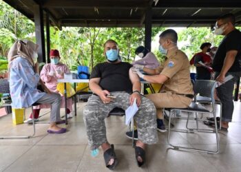 PEMBENTUKAN antibodi Covid-19 dalam kalangan penduduk Indonesia disumbangkan oleh program vaksinasi meluas. - AFP