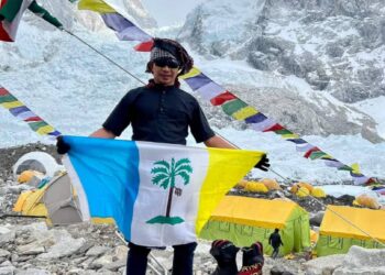 MUHAMMAD HAWARI Hashim dilaporkan hilang sejak kelmarin selepas berjaya menawan puncak Gunung Everest Khamis lalu.