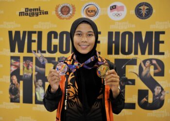 NOR Sarah Adi menghadiahkan pingat emas ke-19 buat Malaysia dalam acara lompat bergalah di Stadium My Dinh, Hanoi tahun lalu.