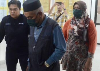 SEPASANG suami isteri mengaku tidak bersalah di Mahkamah Sesyen Butterworth, Pulau Pinang hari ini atas pertuduhan memperdagangkan anak perempuan yang juga OKU lembam bagi tujuan eksploitasi seksual Januari lalu. - Pix IQBAL HAMDAN