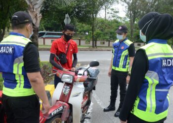 PIHAK berkuasa seperti Agensi Antidadah Kebangsaan (AADK) yang melaksanakan pelbagai operasi penguatkuasaan dan program pencegahan dadah perlu dibantu supaya segala inisiatif dapat memberikan impak positif kepada masyarakat. – UTUSAN/FAISOL MUSTAFA