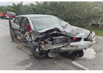 KEADAAN kereta Toyota Corolla dinaiki mangsa lelaki warga emas berusia 63 tahun yang maut dalam kemalangan di Jalan Sidam Kiri, Kampung Banggol, Sungai Petani, Kedah, semalam.
