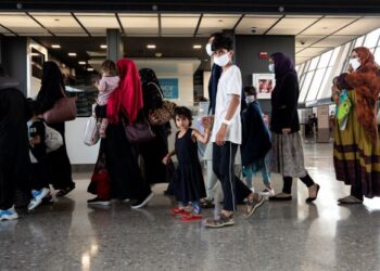 PELARIAN Afghanistan tiba di Lapangan Terbang Antarabangsa Dulles di Virginia pada 23 Ogos lalu. - AFP
