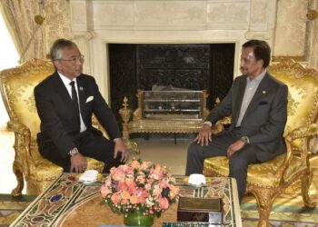 AL-SULTAN Abdullah Ri'ayatuddin Al-Mustafa Billah berkenan berangkat melakukan kunjungan hormat dan pertemuan dengan Sultan Brunei, Sultan Hassanal Bolkiah di Istana Brunei, London, United Kingdom semalam. -  FB ISTANA NEGARA