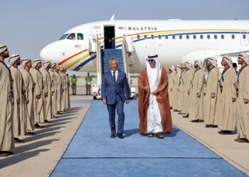 AL-SULTAN Abdullah berangkat ke Abu Dhabi UAE untuk lawatan khas selama tujuh hari bermula semalam. - FB ISTANA NEGARA