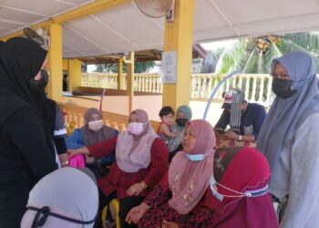AHLI keluarga pemancing hilang yang menunggu di Jeti Kuala Kemaman bersyukur dengan penemuan kesemua mangsa di Pahang.