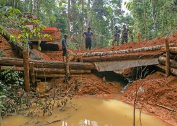 LALUAN aktiviti pembalakkan yang didakwa terlalu hampir dengan kawasan kolam tadahan air di Kampung Kerawai dan Kampung Tanah Liat, Sik, Kedah mengundang keresahan penduduk.
UTUSAN/ SHAHIR NOORDIN