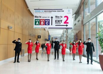 AirAsia Allstars menyertai petugas barisan hadapan sebagai sukarelawan di pusat vaksinasi Covid-19 di Pusat Konvensyen Kuala Lumpur.