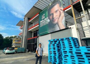 ALIFF Syukri di depan sebuah bangunan dibelinya yang kini sudah dikosongkan ekoran pandemik Covid-19.