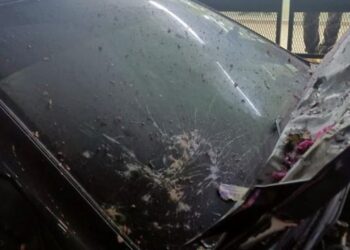KEADAAN Toyota Altis milik tukang masak selepas bungkusan ditinggalkan keretanya meletup di Pandan Indah, Ampang malam tadi.