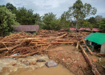 KEADAAN di sebuah chalet yang mengalami kerosakan teruk dalam tragedi kepala air di Yan pada 18 Ogos lalu. - UTUSAN/SHAHIR NOORDIN