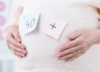 Pasangan lebih 40an, perlu merancang dengan teliti sebelum membuat keputusan mengandung atau menambah jumlah anak. – GAMBAR HIASAN