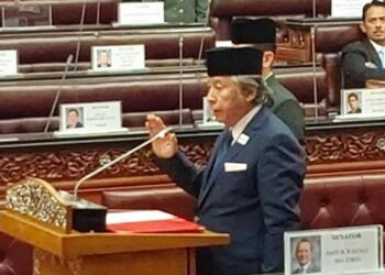 ANIFAH oAman dilantik Senator Dewan Negara.