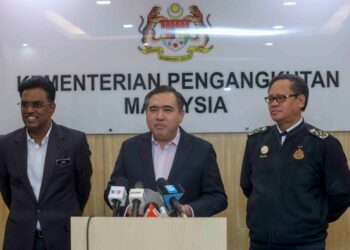 ANTHONY Loke dalam sidang akhbar di Putrajaya. - UTUSAN/FAISOL MUSTAFA