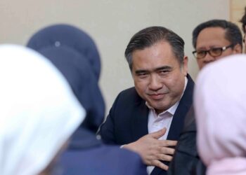 ANTHONY Loke dalam sidang akhbar di MOT, Putrajaya. - UTUSAN/FAISOL MUSTAFA