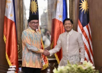  ANWAR Ibrahim hadir dalam lawatan rasmi bersama Bongbong Marcos di Filipina semalam.