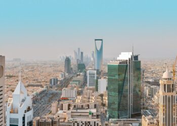 PENINGKATAN harga petrol
dan bahan makanan telah
melonjakkan kadar inflasi Arab
Saudi pada Februari.
– GAMBAR HIASAN/AGENSI