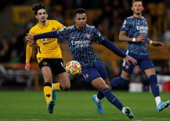 Pemain Arsenal, Gabriel menjaringkan gol tunggal ketika menentang Wolves pada aksi Liga Perdana Inggeris di Stadium Molineux.-AFP