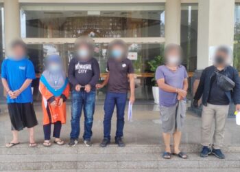 EMPAT warga asing didakwa miliki kad pengenalan palsu dan milik individu di Mahkamah Majistret Kuantan di Kuantan, Pahang. - FOTO IHSAN JPN PAHANG