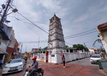 HANYA Masjid Kampung Kling di Jalan Tukang Emas, Banda Hilir, Melaka didakwa masih mempunyai nilai pembinaan asli. - UTUSAN/DIYANATUL ATIQAH ZAKARYA