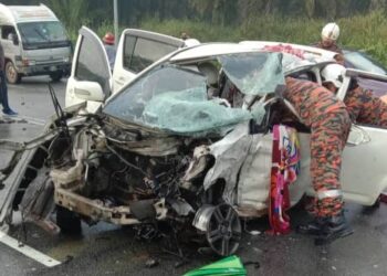 KEADAAN Perodua Myvi yang remuk dalam kemalangan meragut nyawa seorang kanak-kanak di , Jalan Kota Tinggi-Mawai, Johor.