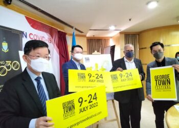 CHOW KON YEOW dalam sidang akhbar mengenai isu-isu semasa di Pejabat Ketua Menteri, di Komtar, Georgetown, Pulau Pinang hari ini.