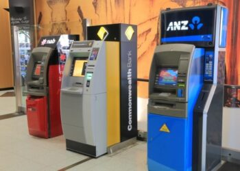 Bank-bank dicadang menaik taraf sistem bank lapuk kepada yang canggih. - Gamvar hiasan