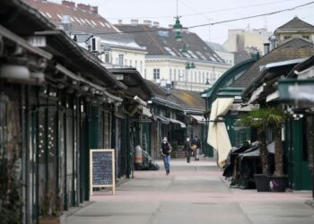 PEMANDANGAN di pasar Naschmarkt di Vienna, Austria.-AFP