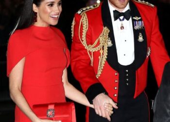 PUTERA Harry dan isterinya, Meghan Markle ketika menghadiri Festival Muzik Mounbatten di London pada 7 Mac 2020. - AFP