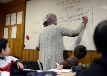 GURU beragama Islam di Sekolah Arbour Vale terpaksa ambil cuti tanpa gaji bagi menyambut Aidiladha. - AFP