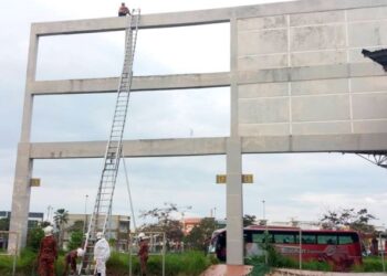 INDIVIDU yang ingin membunuh diri perlukan bantuan dan perhatian keluarga dan masyarakat selain diberikan pemahaman agama yang menegah perbuatan tersebut.