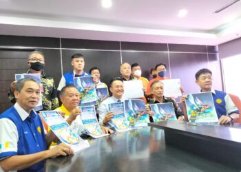 YEOH Soon Hin (tengah) dalam sidang akhbar berkenaan acara perarakan Chingay, tarian singa dan naga yang akan kembali diadakan secara fizikal di Pulau Pinang pada 1 Januari 2023 di George Town, hari ini.