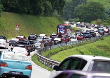 LEBUH raya-lebuh raya di seluruh negara dijangka sesak dengan pertambahan kenderaan yang pulang ke kampung setelah dua tahun tidak dibenarkan merentas negeri bagi menyambut Hari Raya Aidilfitri.