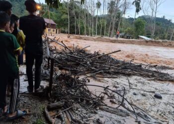KEADAAN banjir kilat yang melanda tujuh kampung berhampiran Sungai Kupang di Baling, Kedah.