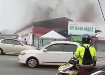 SEBUAH pasar raya mengalami kerosakkan sehingga 12 peratus dalam kejadian kebakaran di Balok, Kuantan, Pahang. - FOTO MEDIA SOSIAL FACEBOOK
