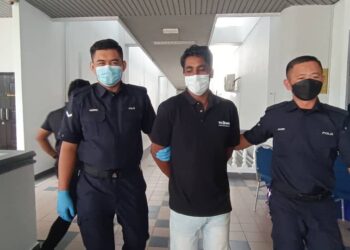 ABSER Nurul mengaku bersalah di Mahkamah Majistret, Ayer Keroh, Melaka hari ini atas pertuduhan menghalang tugas polis dengan cara melarikan diri daripada pemeriksaan dan cuba memukul polis menggunakan topi keledar. 