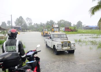 KEADAAN banjir di Kampung Sri Damai di Kuantan, Pahang. - FOTO/SHAIKH AHMAD RAZIF