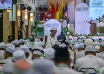 PERWAKILAN yang menghadiri majlis perasmian Muktamar Tahunan Pas Ke-68 yang dirasmikan Presiden Pas, Tan Sri Abdul Hadi Awang di Kompleks Pas Kedah, Alor Setar. -UTUSAN/SHAHIR NOORDIN